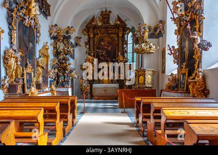 Namest nad Oslavou, Tschechische republik, 5. Juli 2024: Innenraum der Kirche des Heiligen Kreuzes in Namest nad Oslavou, Tschechische republik. BILD Stockfoto