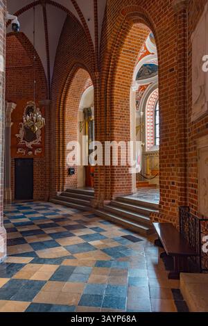Posen, Polen, 16. August 2024: Innere der Basilika der Heiligen Peter und Paulus in Posen, Polen. BILD Stockfoto