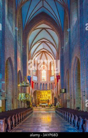 Posen, Polen, 16. August 2024: Innere der Basilika der Heiligen Peter und Paulus in Posen, Polen. BILD Stockfoto