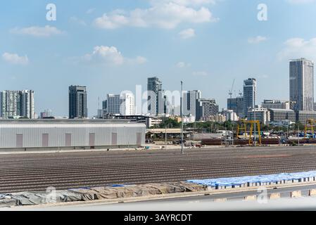 Bangkok, Thailand - 16. November 2019 : die Baustelle von Eisenbahngleisen für Eisenbahnzüge in Bangkok ist eine große Infrastruktur für den Transport Stockfoto