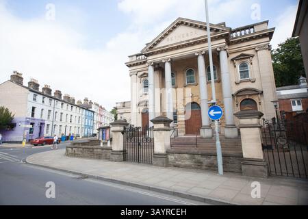 Die Bethesda Baptist Church in Ipswich und Wohnhäuser in Suffolk im Vereinigten Königreich Stockfoto