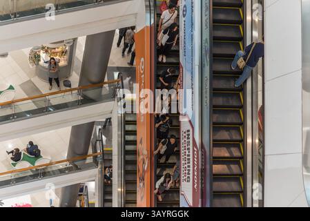 Bangkok, Thailand - 22. Juli 2017 : ein unbekanntes Kaufhaus oder Einkaufszentrum ist ein beliebtes Ziel für Spaziergänge und entspannende Familienurlaub. Stockfoto