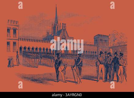 Vor einem großen gotischen Gebäude findet eine Militärprozession statt, in der uniformierte Soldaten aufgestellt sind. Zwei Offiziere stehen im Vordergrund und diskutieren, während eine große Versammlung von Truppen und Zuschauern die Szene vor einem Hintergrund beeindruckender Architektur und eines klaren Himmels erfüllt. Parade der Kadetten, im Steinernen Hof. Klassische Kunst mit modernem Touch, neu interpretiert von Artotop Stockfoto