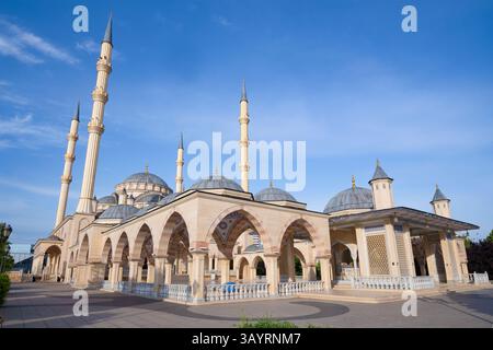 GROSNY, RUSSLAND - 14. JUNI 2023: An einem sonnigen Juni-Morgen in der Moschee „Herz Tschetscheniens“ Stockfoto