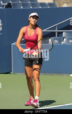 29. August 2010 - New York, New York, USA - USA OPEN 2010 Übungssonntag im Billie Jean King Tennis Center in Flushing, New York. Billie Jean King Tennis Center-08-29-2010.ANA IVANOVIC. 2010.I14912JZ(Bild: © John Zissel/Globe Photos/ZUMApress.com) Stockfoto
