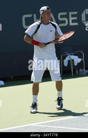 29. August 2010 - New York, New York, USA - USA OPEN 2010 Übungssonntag im Billie Jean King Tennis Center in Flushing, New York. Billie Jean King Tennis Center-08-29-2010.LLEYTON HEWITT. 2010.I14912JZ(Bild: © John Zissel/Globe Photos/ZUMApress.com) Stockfoto