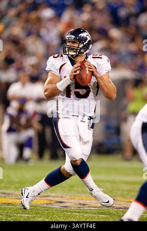 September 2010 Minneapolis, MN. Metrodome... Denver Broncos Quarterback Tim Tebow #15 fällt zurück in Pass, Tebow geht für 167 Yards und macht 12 von 16 Pässen heute Abend. Minnesota Vikings gewann die Denver Broncos 31-24, die Vikings gingen 3-1 für die Vorsaison. (Bild: © Mike McGinnis/Cal Sport Media/ZUMApress.com) Stockfoto