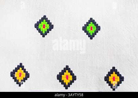 Geometrische gestickte Muster aus der Westukraine, die den Zoll betonen Stockfoto