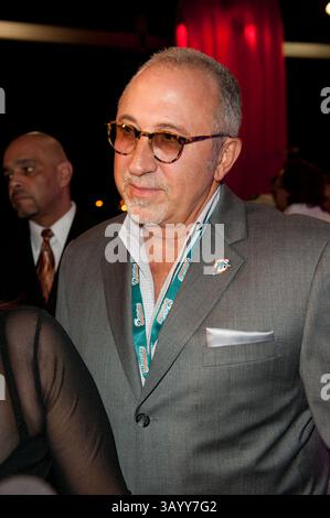 Oktober 2010 - Miami Gardens, Florida, USA - EMILIO ESTEFAN bei Miami Dolphins Monday Night Game gegen die New England Patriots. (Bild: © Michele Sandberg/ZUMApress.com) Stockfoto
