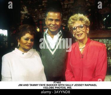 Februar 2001 - F7493 . JIM UND TAMMY FAYE BAKKER MIT SALLY JESSEY RAPHAEL. Â FOTOS, INS. (Kreditbild: © Globe Photos/ZUMApress.com) Stockfoto