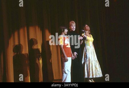 FEBRUAR 2003: DEBBIE REYNOLDS/SON TODD FISHER/DTR CARRIE FISHER. (Kreditbild: © Globe Photos/ZUMApress.com) Stockfoto