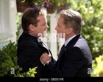 30. Mai 2005: Pete Garrison konfrontiert David Breckinridge (Kiefer Sutherland), der Garrison verdächtigt, einen Mord an dem US-Präsidenten geplant zu haben. .K48247ES.TV-FILM-STANDBILD. (Kreditbild: © Globe Photos/ZUMApress.com) Stockfoto