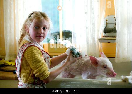 Januar 2007 - K51214ES." CHARLOTTE'S WEB ''. TV-FILM-STILL. 2006.Dakota Fanning (links) AS Fern in Ã’CharlotteÃs Web. (Kreditbild: © Globe Photos/ZUMApress.com) Stockfoto