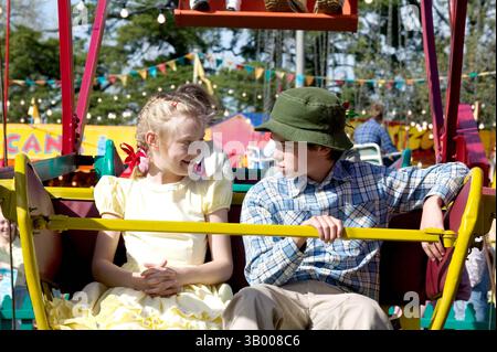 Januar 2007 - K51214ES." CHARLOTTE'S WEB ''. TV-FILM-STILL. 2006.Dakota Fanning (links) als Fern und Julian OÃDonnell (rechts) als Henry Fussy in Ã’CharlotteÃs Web. (Kreditbild: © Globe Photos/ZUMApress.com) Stockfoto