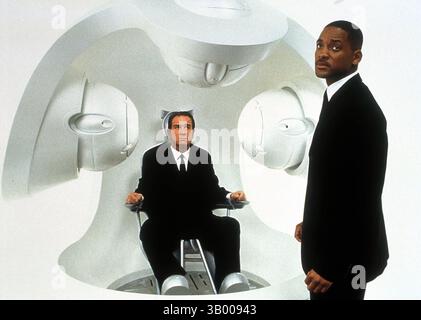 21. MÄRZ 2007 - K28459ADH. MÄNNER IN SCHWARZ 2. TOMMY LEE JONES UND WILL SMITH. TV-FILM-STANDBILD (Bild: © Globe Photos/ZUMApress.com) Stockfoto