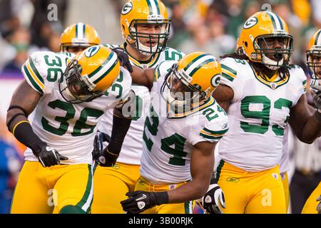 31. Oktober 2010: Green Bay Packers Safety Nick Collins (36) bekommt von Cornerback Jarrett Bush (24) einen Klaps auf den Kopf, nachdem er während des NFL-Spiels zwischen den Green Bay Packers und den New York Jets im New Meadowlands Stadium in East Rutherford, New Jersey das Tackle gemacht hat. The Packers blank the Jets, 9-0.(Bild: © Chris Szagola/Cal Sport Media/ZUMApress.com) Stockfoto