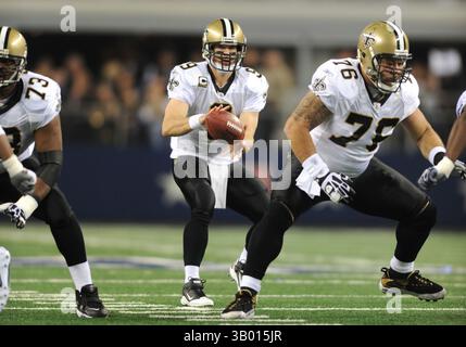 25. November 2010: Saint's Quarterback Drew Brees #9 macht einen Schnappschuss während eines Thanksgiving Day NFL Fußballspiels zwischen den Dallas Cowboys und den New Orleans Saints im Cowboys Stadium in Arlington, TX New Orleans besiegte Dallas 30-27(Credit Image: © Albert Pena/Cal Sport Media/ZUMAPRESS.com) Stockfoto