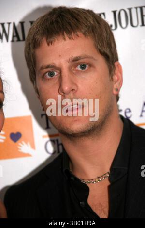 AUGUST 2008 - NEW YORK, NEW YORK, USA - I13517BT.1ST JÄHRLICHE ANDREA AGASSI CHARITABLE FOUNDATION AN DER ROSS SCHOOL, EAST HAMPTON NY 08-16-2008. - - ROB THOMAS (Kreditbild: © Barry Talesnick/Globe Photos/ZUMAPRESS.com) Stockfoto