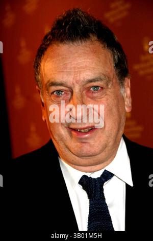 November 2007 - New York, New York, USA - II12473BT.ROLEX MENTOR-PROTEGE INITIATIVE GALA. DAS NEW YORK NEW YORK THEATER, LINCOLN CENTER 11-12-2007. STEPHEN FREARS. - - 2007(Bild: © Barry Talesnick/Globe Photos/ZUMAPRESS.com) Stockfoto