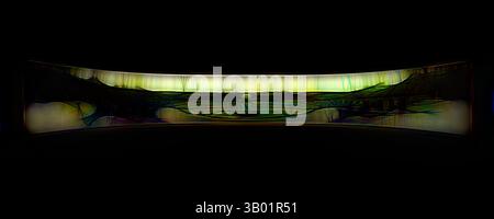 Eine geschwungene, abstrakte Landschaft mit fließenden Linien und Farbverläufen, die ein Gefühl von Bewegung und Tiefe in einem schwach beleuchteten Raum wecken. Klassische Kunst mit modernem Touch, neu interpretiert von Artotop Stockfoto