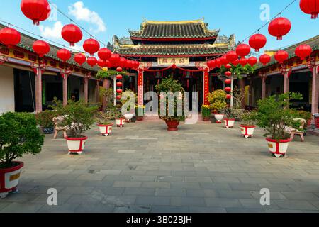 Die historische Hainan Assembly Hall oder auch Quynh Phu genannt, ist eine der schönsten und einzigartigsten Architekturen in Hoi an. Vietnam. Es ist auch bekannt Stockfoto