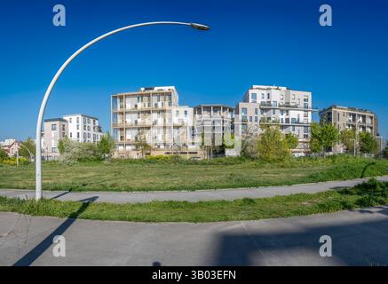 Nanterre, Frankreich - 04 11 2025: Bezirk Nanterre. Panoramablick auf Wohngebäude und Straßenviertel Stockfoto