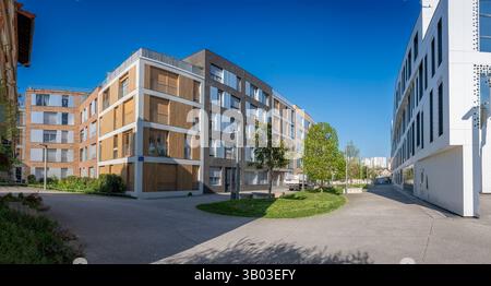 Nanterre, Frankreich - 04 11 2025: Bezirk Nanterre. Panoramablick auf Wohngebäude und Straßenviertel Stockfoto