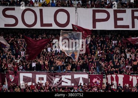 Torino, Italien. April 2025. Fans torino fc während des Fußballspiels der Serie A zwischen Torino FC und Udinese das Stadio Olimpico Grande Torino in Turin, Nordwesten Italiens - 23. April 2025. Sport - Fußball (Foto: Fabio Ferrari/LaPresse) Credit: LaPresse/Alamy Live News Stockfoto