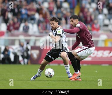 Turin, Italien. April 2025. Guillermo Maripan von Torino FC während der italienischen Saison A 2024/25, Fußballspiel zwischen Torino FC und Udinese Calcio am 23. April 2025 im Stadio Olimpico Grande Torino, Turin, Italien. Foto Nderim Kacel Credit: Unabhängige Fotoagentur/Alamy Live News Stockfoto