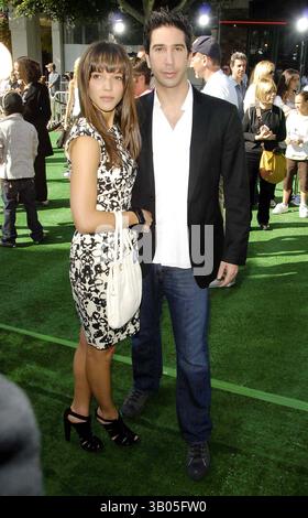 27. Oktober 2008 - Hollywood, Kalifornien, USA - die Premiere von „Madagascar Escape 2 Africa“ in Los Angeles. Im Mann Village Theatre, Westwood California, 26.10.08. - 2008.Bild: Zoe Buckman und David Schwimmer .K60199DL.(Bild: © Dave Longendyke/Globe photos/ZUMAPRESS.com) Stockfoto
