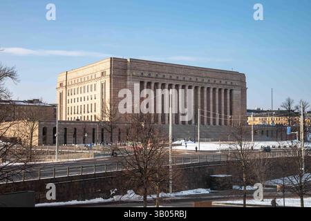 Parlamentsgebäude, entworfen von Johan Sigfrid Sirén, fertiggestellt 1931, in der Mannerheimintie 30 im Stadtteil Etu-Töölö in Helsinki, Finnland Stockfoto