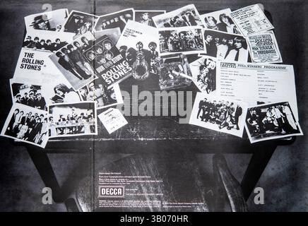 Das innere Gatefold-Cover des Rolled Gold Greatest Hits-Compilation-Albums der Rolling Stones, das 1975 veröffentlicht wurde Stockfoto