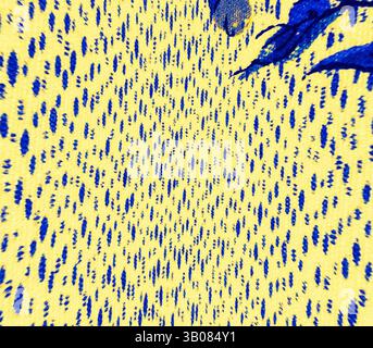 Ein lebendiges Muster mit wirbelnden blauen und gelben Elementen erzeugt einen energetischen visuellen Effekt, der an abstrakte Kunst oder Textildesign erinnert. Ein lebendiges Steppdesign mit komplexen Blumenmustern in Blau vor einem hellgelben Hintergrund, das einen lebendigen und einladenden Kontrast schafft. Klassische Kunst mit einem modernen Twist von Artotop, transformierte französische Stoffe, erste Hälfte des 19. Jahrhunderts, klassische Kunst mit einem modernen Twist von Artotop Stockfoto