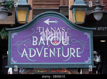 Schild für die Tiana's Bayou Adventure Ride. Stockfoto