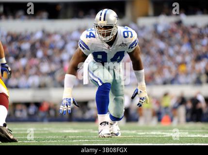 19. Dezember 2010: Dallas Cowboys Linebacker DeMarcus Ware #94 während eines NFL-Fußballspiels zwischen den Dallas Cowboys und den Washington Redskins im Cowboys Stadium in Arlington besiegte TX Dallas Washington 33–30 (Credit Image: © Albert Pena/Cal Sport Media/ZUMAPRESS.com) Stockfoto