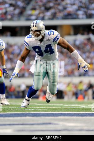 19. Dezember 2010: Dallas Cowboys Linebacker DeMarcus Ware #94 während eines NFL-Fußballspiels zwischen den Dallas Cowboys und den Washington Redskins im Cowboys Stadium in Arlington besiegte TX Dallas Washington 33–30 (Credit Image: © Albert Pena/Cal Sport Media/ZUMAPRESS.com) Stockfoto