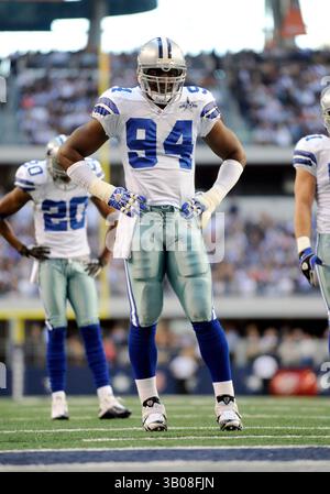 19. Dezember 2010: Dallas Cowboys Linebacker DeMarcus Ware #94 während eines NFL-Fußballspiels zwischen den Dallas Cowboys und den Washington Redskins im Cowboys Stadium in Arlington besiegte TX Dallas Washington 33–30 (Credit Image: © Albert Pena/Cal Sport Media/ZUMAPRESS.com) Stockfoto