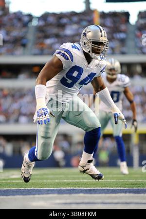 19. Dezember 2010: Dallas Cowboys Linebacker DeMarcus Ware #94 während eines NFL-Fußballspiels zwischen den Dallas Cowboys und den Washington Redskins im Cowboys Stadium in Arlington besiegte TX Dallas Washington 33–30 (Credit Image: © Albert Pena/Cal Sport Media/ZUMAPRESS.com) Stockfoto