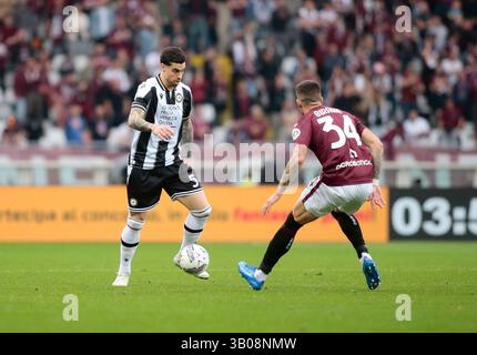 Turin, Italien. April 2025. Jurgen Ekkelenkamp von Udinese Calcio während der italienischen Saison A 2024/25, Fußballspiel zwischen Torino FC und Udinese Calcio am 23. April 2025 im Stadio Olimpico Grande Torino, Turin, Italien. Foto Nderim Kacel Credit: Nderim Kaceli/Alamy Live News Stockfoto