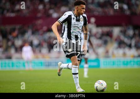 Turin, Italien. April 2025. Modesto von Udinese Calcio während der italienischen Saison A 2024/25, Fußballspiel zwischen Torino FC und Udinese Calcio am 23. April 2025 im Stadio Olimpico Grande Torino, Turin, Italien. Foto Nderim Kacel Credit: Nderim Kaceli/Alamy Live News Stockfoto