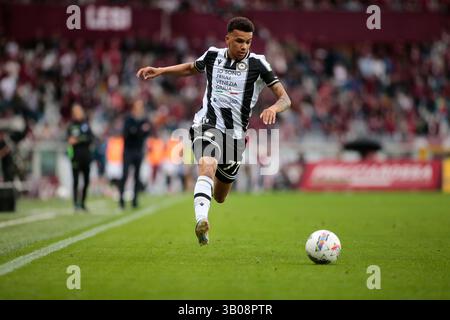 Turin, Italien. April 2025. Modesto von Udinese Calcio während der italienischen Saison A 2024/25, Fußballspiel zwischen Torino FC und Udinese Calcio am 23. April 2025 im Stadio Olimpico Grande Torino, Turin, Italien. Foto Nderim Kacel Credit: Nderim Kaceli/Alamy Live News Stockfoto