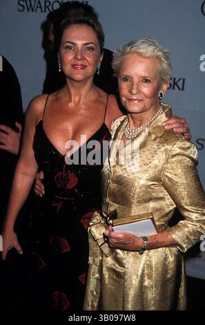Mai 2005 - New York, New York, USA - K25200HMc.2002 CFDA FASHION AWARDS. IN DER NEW YORK PUBLIC LIBRARY, NEW YORK NEW YORK 06-03-2002.CORNELIA GAST UND C.Z. GAST. - 2002(Bild: © Henry McGee/Globe Photos/ZUMAPRESS.com) Stockfoto