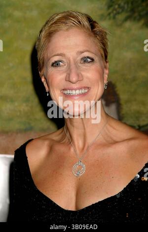 14. NOVEMBER 2004 - NEW YORK, NEW YORK, USA - EDIE FALCO KOMMT AM 14. NOVEMBER 2004 ZUR ERÖFFNUNGSFEIER FÜR NACHT, MUTTER IN EINER TAVERNE AUF DEM GRÜN IN NEW YORK, NEW YORK. / 2004..K40387HMC(Bild: © Henry McGee/Globe Photos/ZUMAPRESS.com) Stockfoto