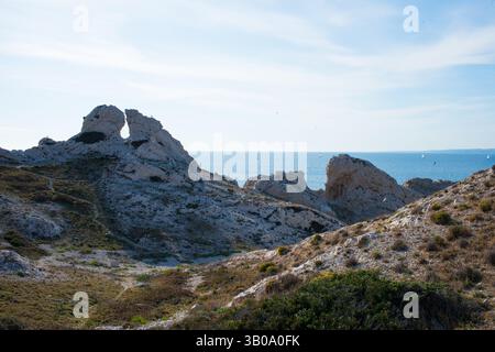 Wunderschöne mediterrane Landschaft in der Nähe von Marseille an einem sonnigen Tag. Frankreich Stockfoto