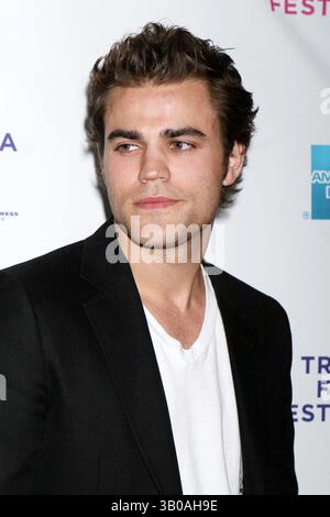 24. APRIL 2008 - NEW YORK, NEW YORK, USA - PAUL WESLEY KOMMT AM 24. APRIL 2008 AUF DEM TRIBECA FILM FESTIVAL ZUR PREMIERE VON KILLER MOVIE IN DER AMC 19TH STREET IN NEW YORK, NEW YORK. / 2008..K58100HMC(Bild: © Henry McGee/Globe Photos/ZUMAPRESS.com) Stockfoto