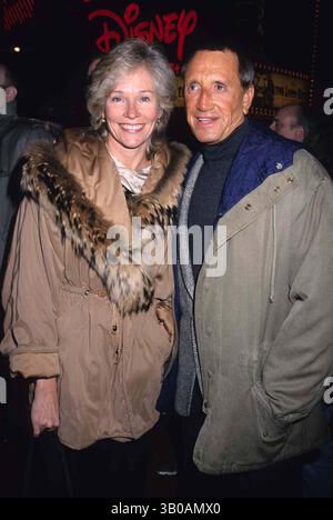 Februar 2008 - New York, New York, USA - ROYSCHEIDERRETRO.K11115HMC.RAGTIME ERÖFFNUNG IM FORD CENTER FÜR DIE PERORMING ARTS NEW YORK New YORK 01-18-1998.ROY SCHEIDER MIT FRAU BRENDA KING. - FOTOS (Kreditbild: © Henry McGee/Globe Photos/ZUMAPRESS.com) Stockfoto