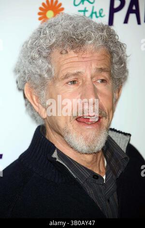 13. Januar 2006 - New York, New York, USA - TONY ROBERTS BEI BARFOOT IN THE PARK CAST CALL AM 2. BÜHNENTHEATER IN NEW YORK New YORK AM 12. Januar 2006. / 2006...K46377HMC(Bild: © Henry McGee/Globe Photos/ZUMAPRESS.com) Stockfoto