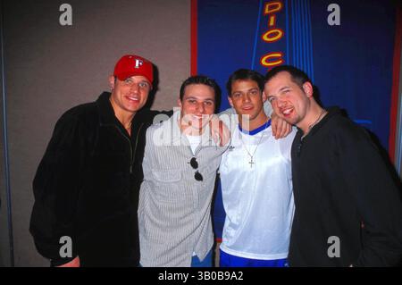 1. FEBRUAR 2008 - NEW YORK, NEW YORK, USA - 98 GRAD BEI MOTOWN'S 40. JUBILÄUM TRIBUTE SUPER BOWL , PRESSES SAN DIEGO 01-23-1998.NICK LACHEY MIT DREW LACHEY , JUSTIN JEFFRE UND JEFF TIMMONS. (Bild: © John Barrett/Globe Photos/ZUMAPRESS.com) Stockfoto