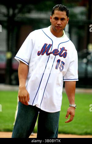 20. JULI 2005 – NEW YORK, NEW YORK, USA – K4417JBB. DIE STARS DES FILMS „DIE SCHLECHTEN NACHRICHTEN BEARS“ TREFFEN CARLOS BELTRAN VOM NEW YORK METS. HARLEM RBI FIELD, NEW YORK NEW YORK..19.07.2005. - 2005.CARLOS BELTRAN(Bild: © John Barrett/Globe Photos/ZUMAPRESS.com) Stockfoto