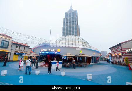 Ein Panoramablick auf die erste Luftverkehrsstraße, Global Harbor Town, Shanghai, China am 19. April 2025. Stockfoto